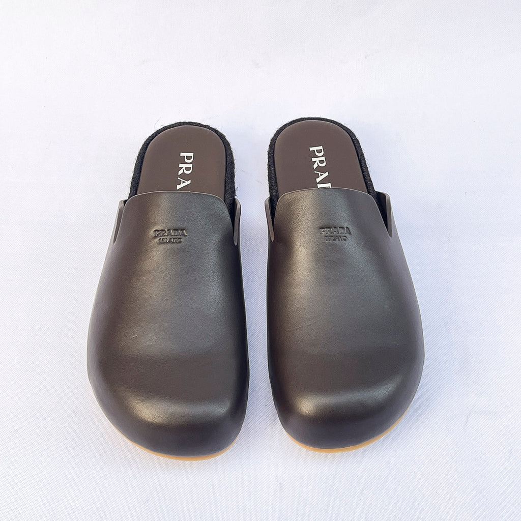 Atelier Leather Closed-Toe Mule – Dark Brown